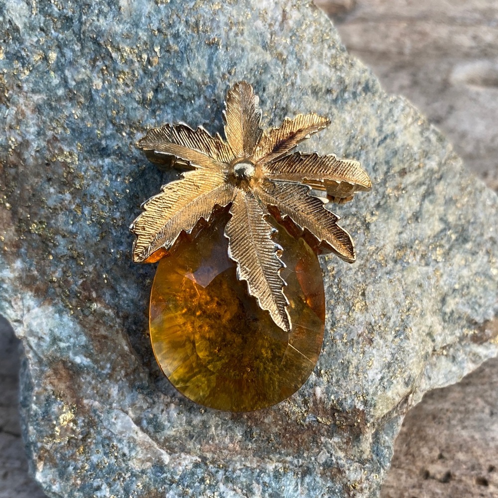 Sarah Coventry Autumn Haze Costume Jewellery Amber glass brooch